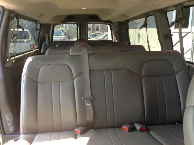 2009 Chevrolet Express 4dr Sdn LWB Sedan