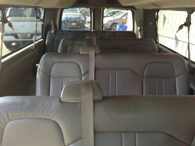 2009 Chevrolet Express 4dr Sdn LWB Sedan