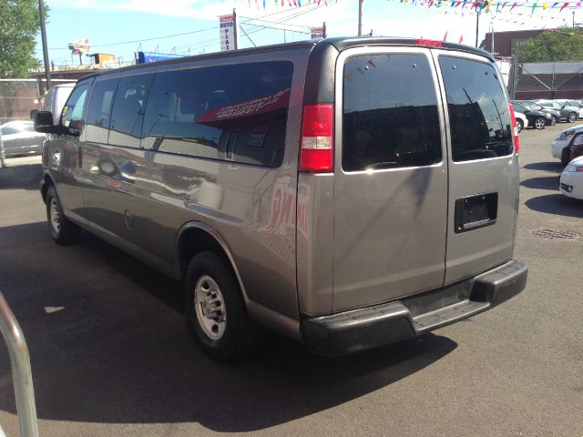 2009 Chevrolet Express 4dr Sdn LWB Sedan