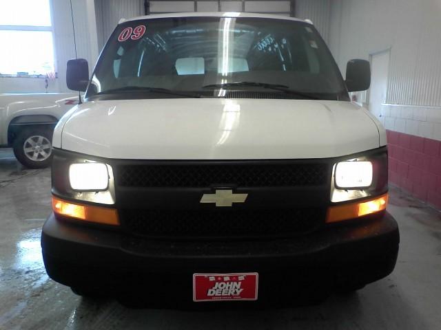 2009 Chevrolet Express Leather / Sunroof