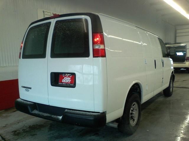 2009 Chevrolet Express Leather / Sunroof