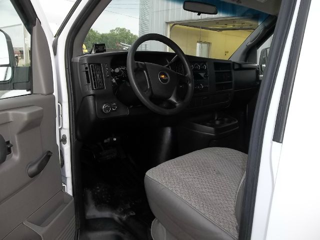 2009 Chevrolet Express 750i 4dr Sdn