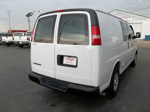 2009 Chevrolet Express 750i 4dr Sdn