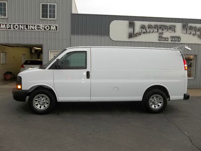 2009 Chevrolet Express 750i 4dr Sdn