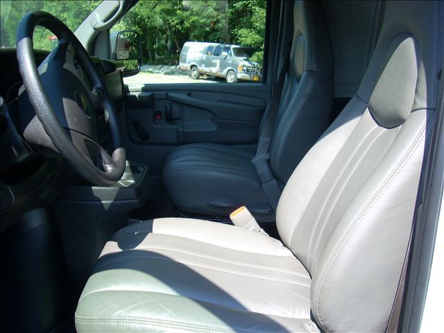 2009 Chevrolet Express Base