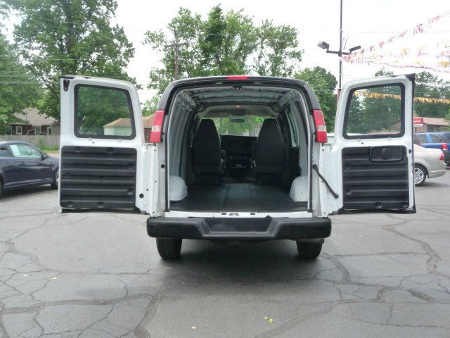 2009 Chevrolet Express REG WB