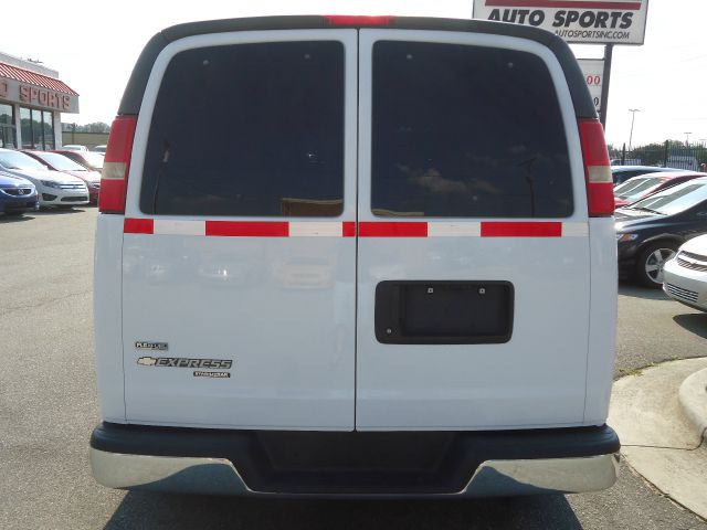 2009 Chevrolet Express 750i 4dr Sdn