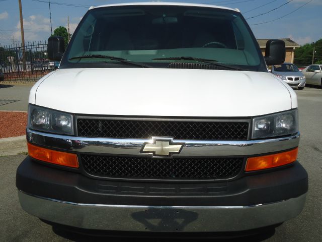 2009 Chevrolet Express 750i 4dr Sdn