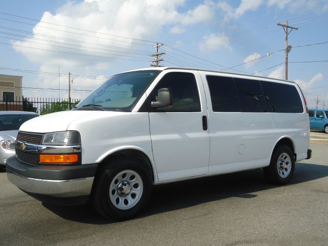 2009 Chevrolet Express 750i 4dr Sdn