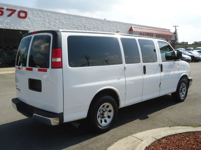 2009 Chevrolet Express 750i 4dr Sdn