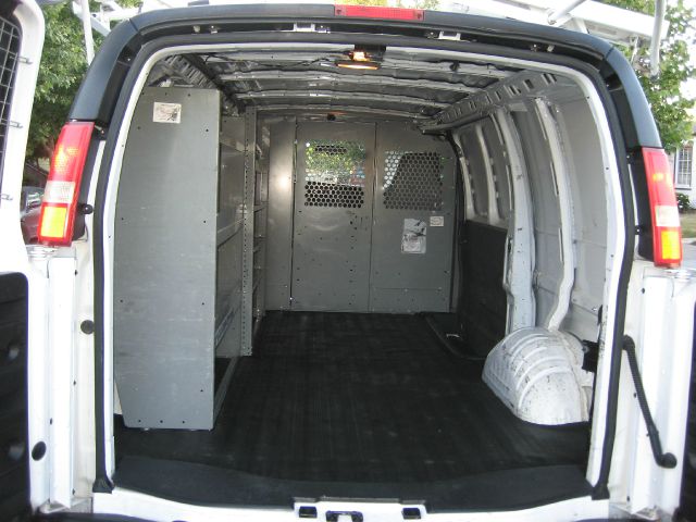 2009 Chevrolet Express 750i 4dr Sdn