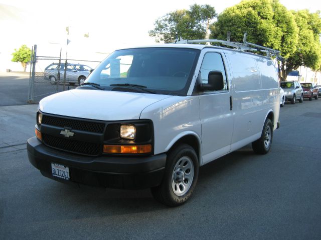 2009 Chevrolet Express 750i 4dr Sdn