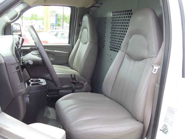 2009 Chevrolet Express 750i 4dr Sdn