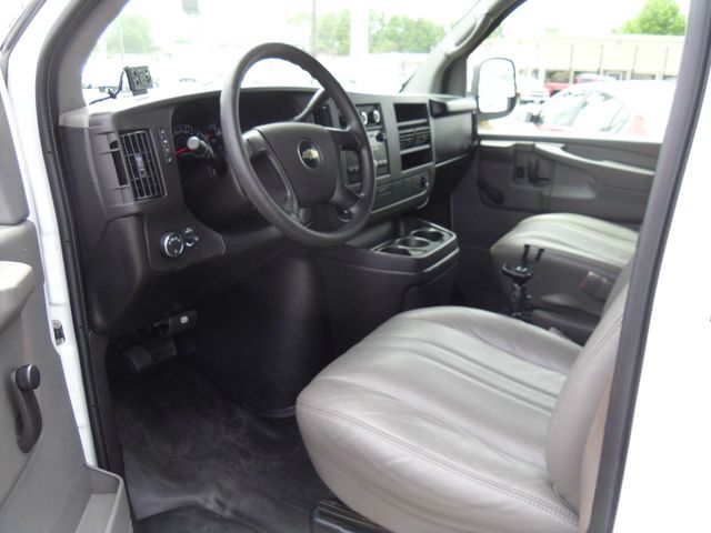 2009 Chevrolet Express 750i 4dr Sdn