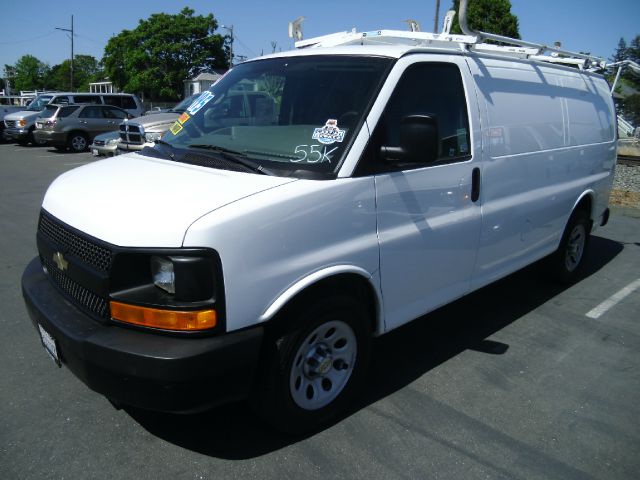 2009 Chevrolet Express 750i 4dr Sdn