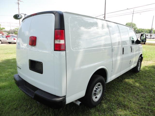 2009 Chevrolet Express SE - Convertible Sharp