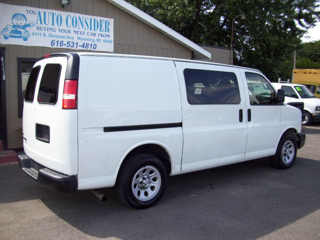 2009 Chevrolet Express CE 1.8