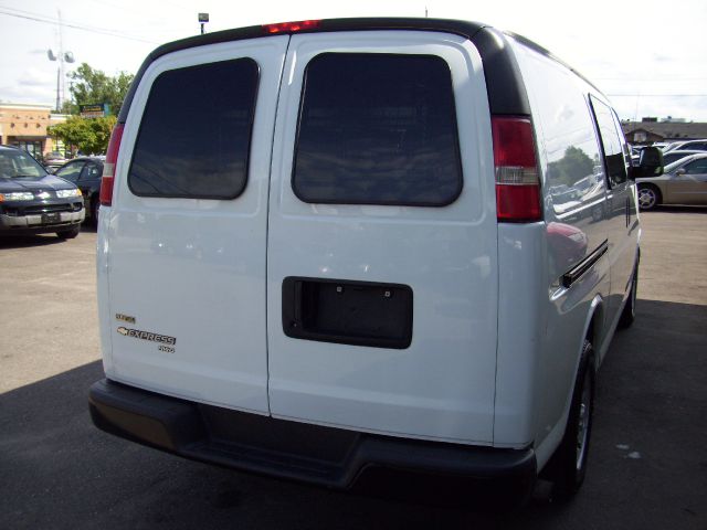 2009 Chevrolet Express CE 1.8