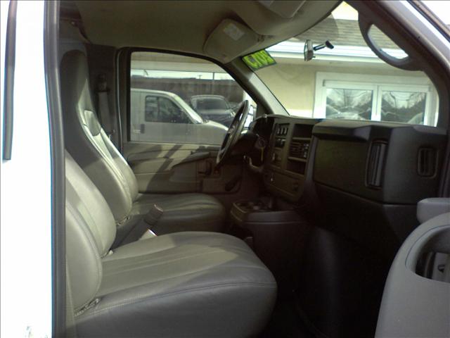 2010 Chevrolet Express Leather / Sunroof