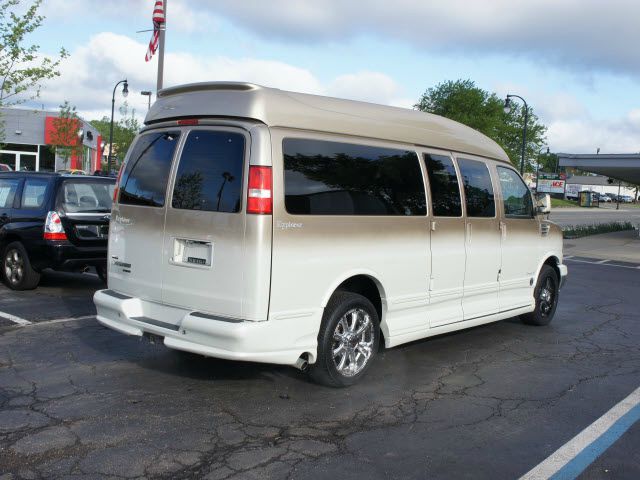 2010 Chevrolet Express Extended Cab Shortbox Z-71 Off Road 4x4