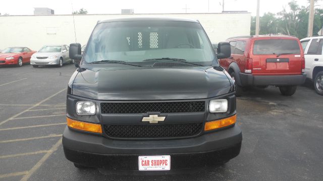 2010 Chevrolet Express 750i 4dr Sdn