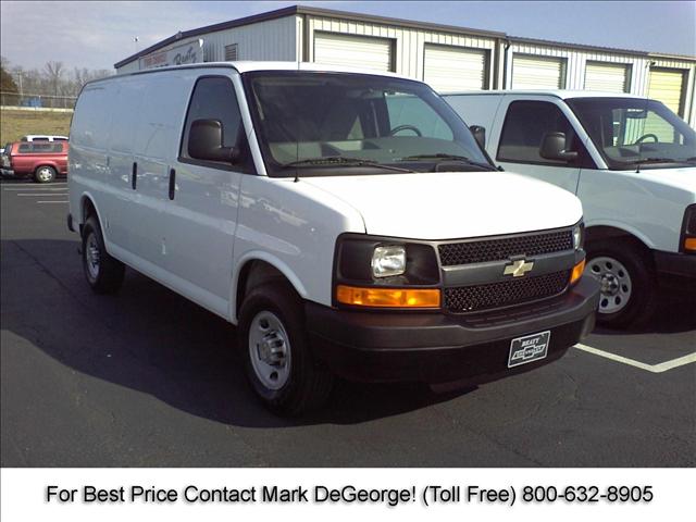 2010 Chevrolet Express Leather / Sunroof