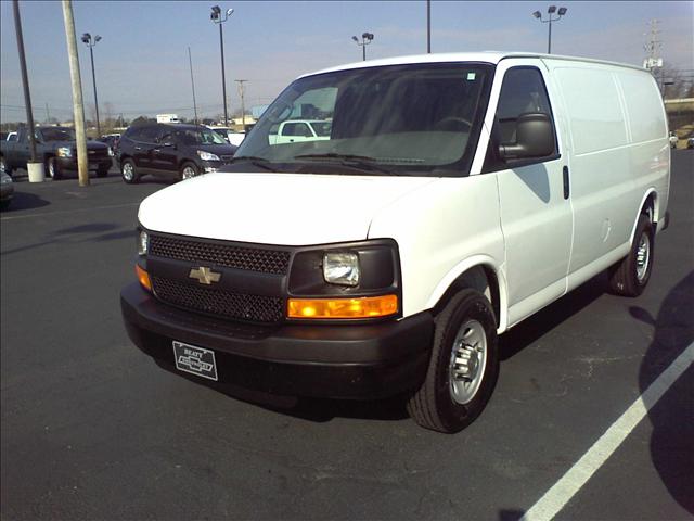 2010 Chevrolet Express Leather / Sunroof