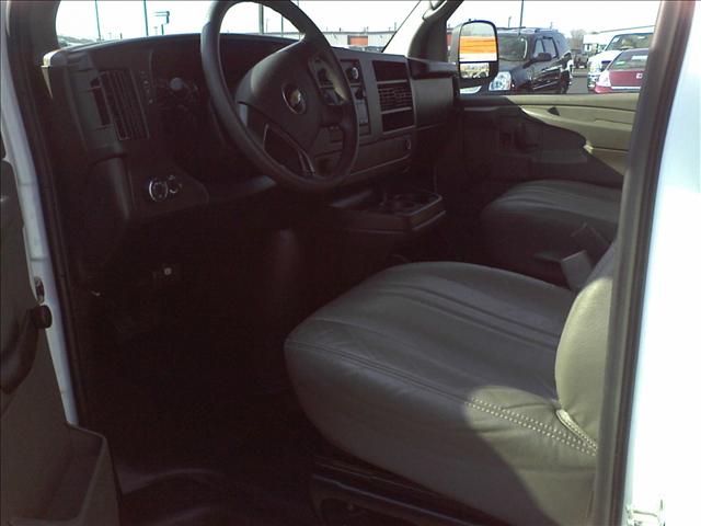 2010 Chevrolet Express Leather / Sunroof