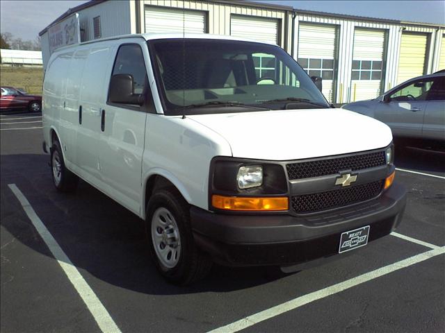 2010 Chevrolet Express Leather / Sunroof