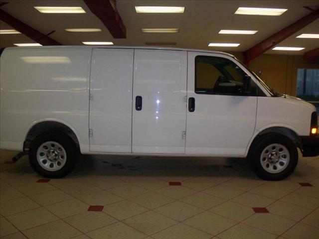 2010 Chevrolet Express Ls-awd-2nd Bench-cd Player-1 Owner