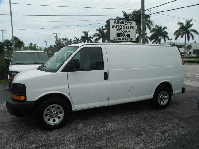 2010 Chevrolet Express 750i 4dr Sdn