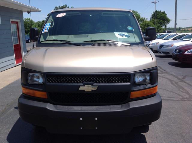 2011 Chevrolet Express 1500 LT 4X4 REG CAB Short BED