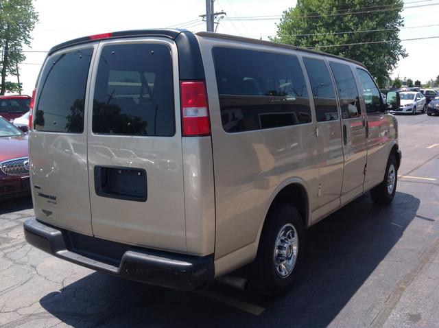 2011 Chevrolet Express 1500 LT 4X4 REG CAB Short BED