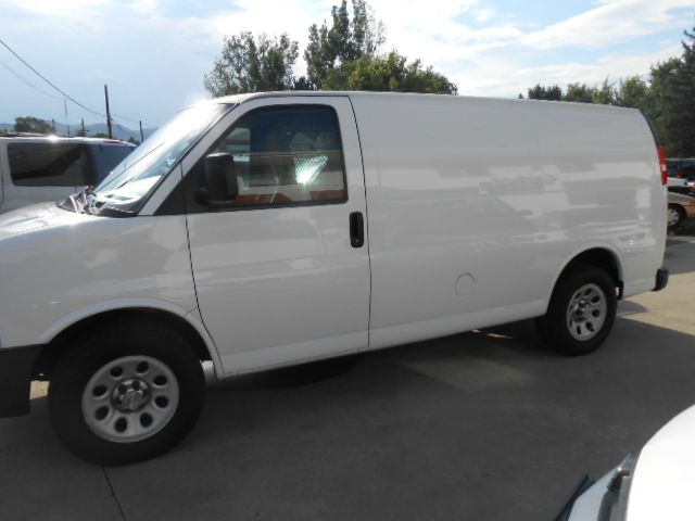 2011 Chevrolet Express 750i 4dr Sdn