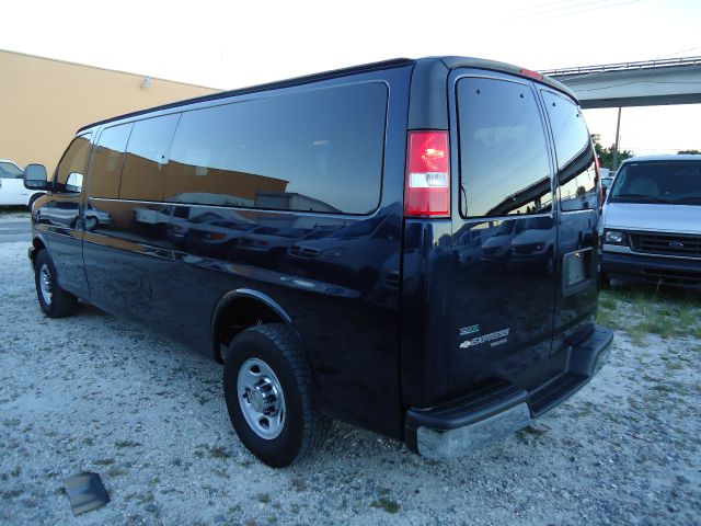 2011 Chevrolet Express V6 Luxury Collection