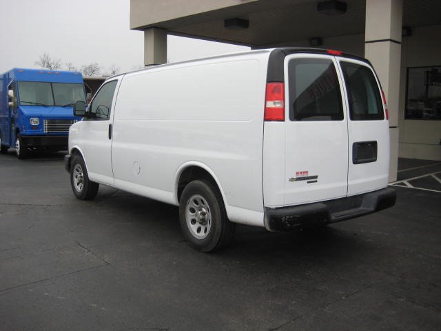 2012 Chevrolet Express 750i 4dr Sdn