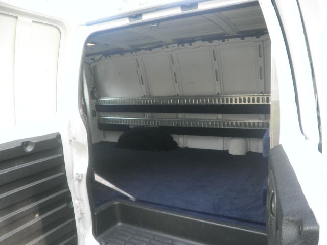 2012 Chevrolet Express 750i 4dr Sdn