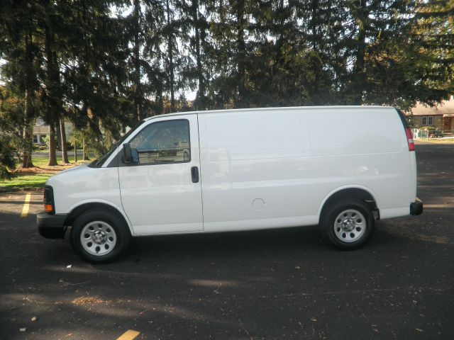 2012 Chevrolet Express 750i 4dr Sdn