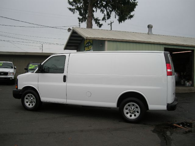 2012 Chevrolet Express 750i 4dr Sdn