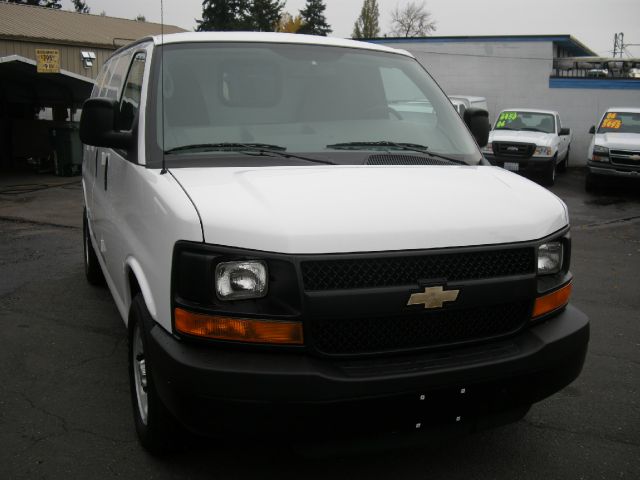 2012 Chevrolet Express 750i 4dr Sdn