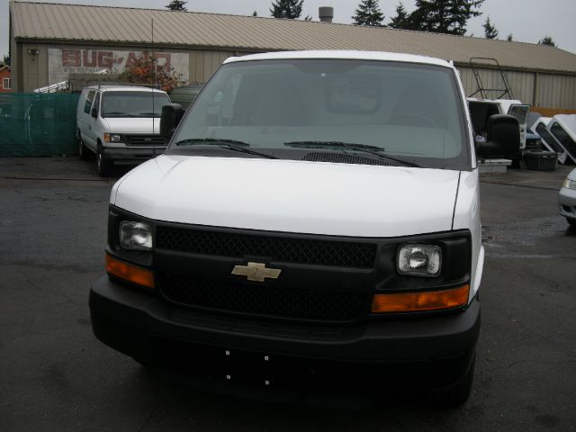 2012 Chevrolet Express 750i 4dr Sdn