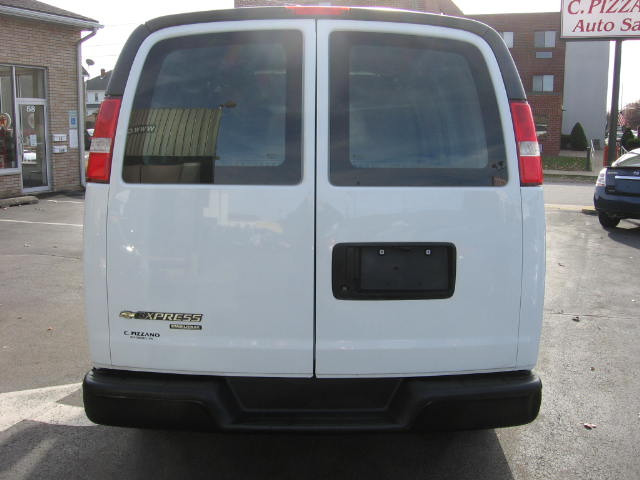 2012 Chevrolet Express 750i 4dr Sdn