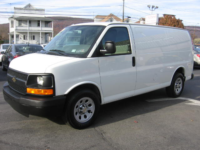 2012 Chevrolet Express 750i 4dr Sdn