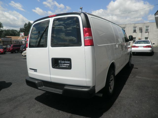 2013 Chevrolet Express 750i 4dr Sdn