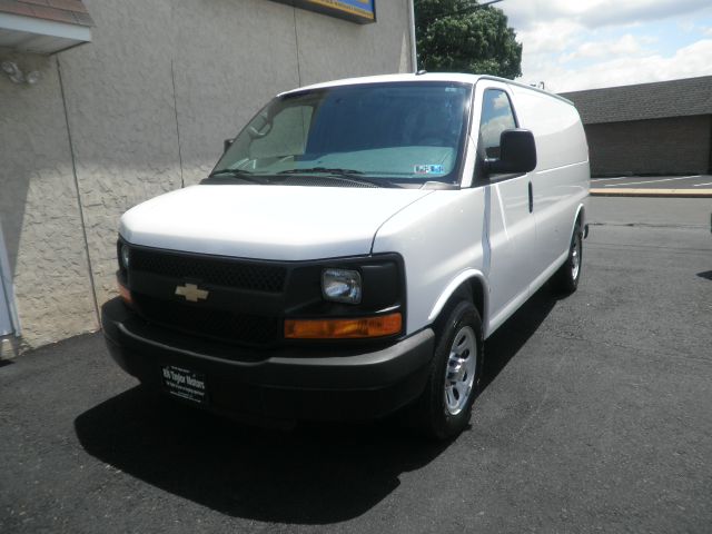 2013 Chevrolet Express 750i 4dr Sdn