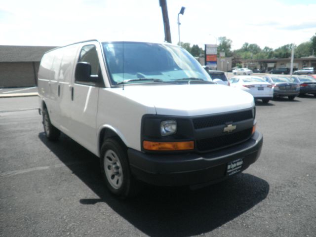 2013 Chevrolet Express 750i 4dr Sdn