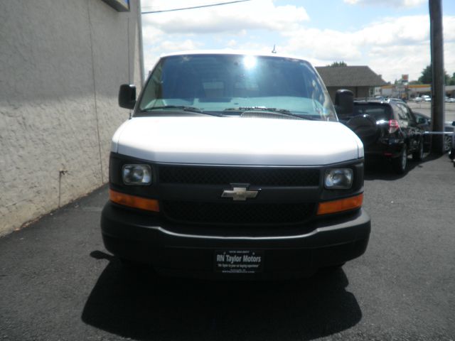 2013 Chevrolet Express 750i 4dr Sdn