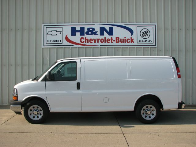 2013 Chevrolet Express 750i 4dr Sdn