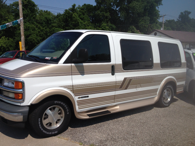 1997 Chevrolet G10 SportVan SLT 25