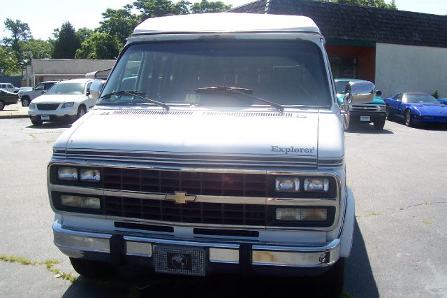 1992 Chevrolet G20 Eddie Bauer 6.0L